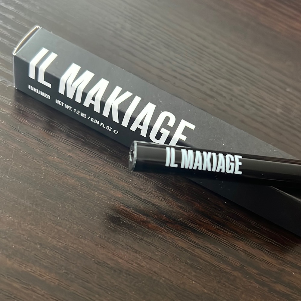 IL MAKIAGE NEW YORK - INKLINER LIQUID EYELINER
SILKY-MATTE WATERPROOF-  1.2ML